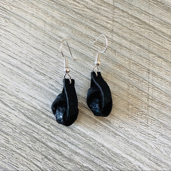 Jewelry - Knot Leather Earrings - Black